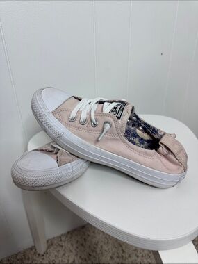 Light pink converse sneakers 6.5